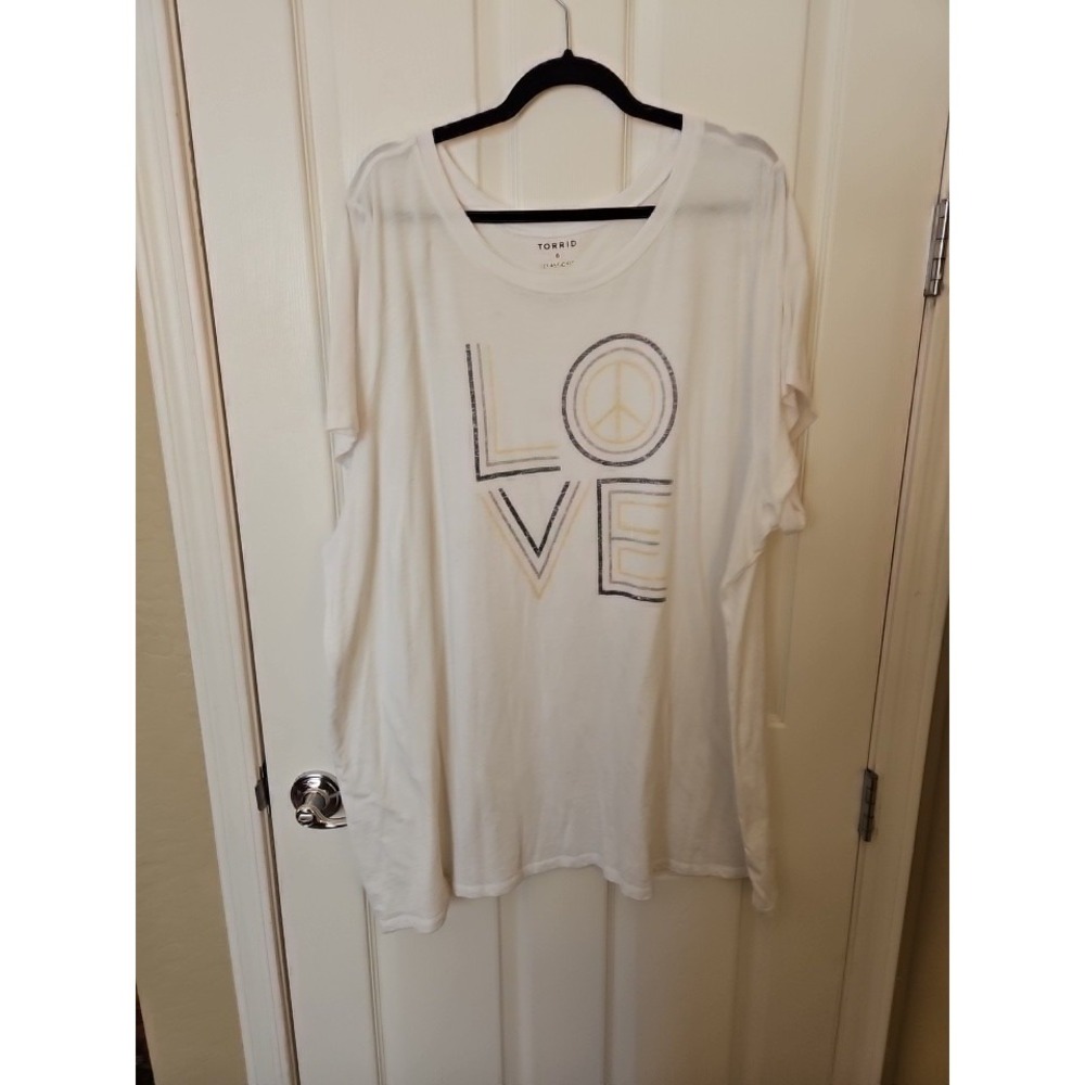 Torrid Classic Fit "LOVE" White Short Sleeve Graphic Print T-Shirt, Plus 6X
